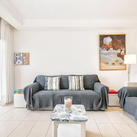 דירה Comfortable With Terrace מלנארה